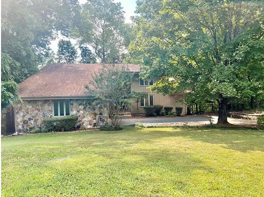 Exterior view of a tree care job at a home in Dalton, GA | Dalton Tree Service